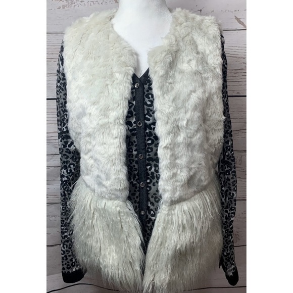 NWOT a.n.a Faux Fur Vest With Fringe Accents - Picture 2 of 7